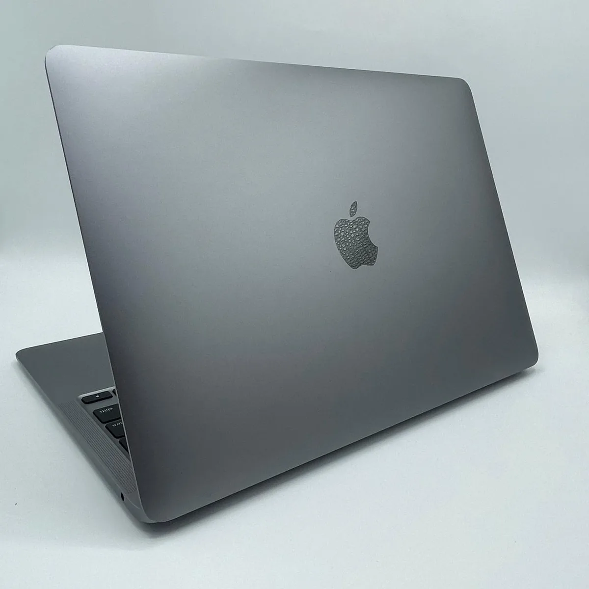 Apple MacBook Air M1 detail view